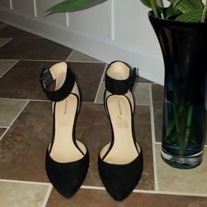 Liz Claiborne Black Heels w/ankle strap
